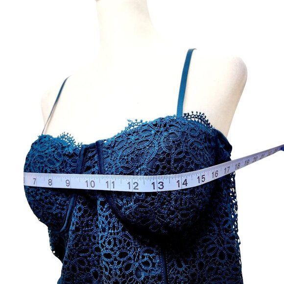 Iris Navy Blue Crochet Lace Crop Top  Adjustable Straps Scalloped Hem Size L - Picture 7 of 8